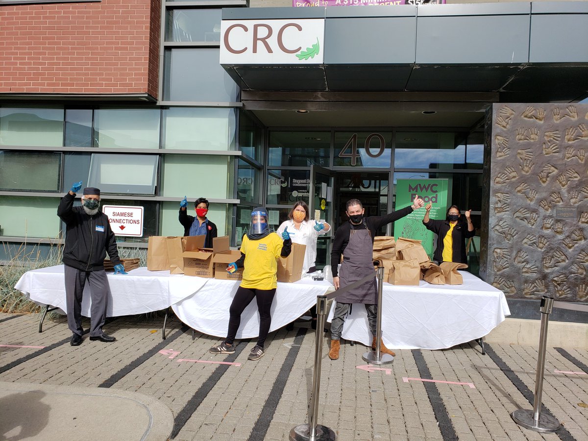 We packed and distributed 400+ meals at our #Thanksgiving #RegentPark lunch. All of us at MWC are grateful to EVERYONE who came out to support us @SuzeMorrison @MarciIen @bfchangto @freshcogrocery @muslimsagainsthunger @oneworldhalal @TPS52Div @mohamadfakih8 @ParamountFoods