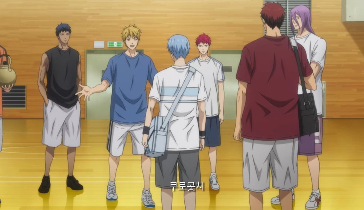 라겜 이 장면..... 키세가 쿠로코 껴안으려다가 멈칫한 게 분명하다...... 안 그러면 굳이 양팔을 벌리는 이유가 뭔데.... 하.... 비밀연애 하는 황흑 보고 싶다..... 근데 지들만 비밀이고 다 알아....... 숨길 맘도 없고 못 숨기는 애x숨기기는 잘하는데 애인이 안 도와주는 애.........