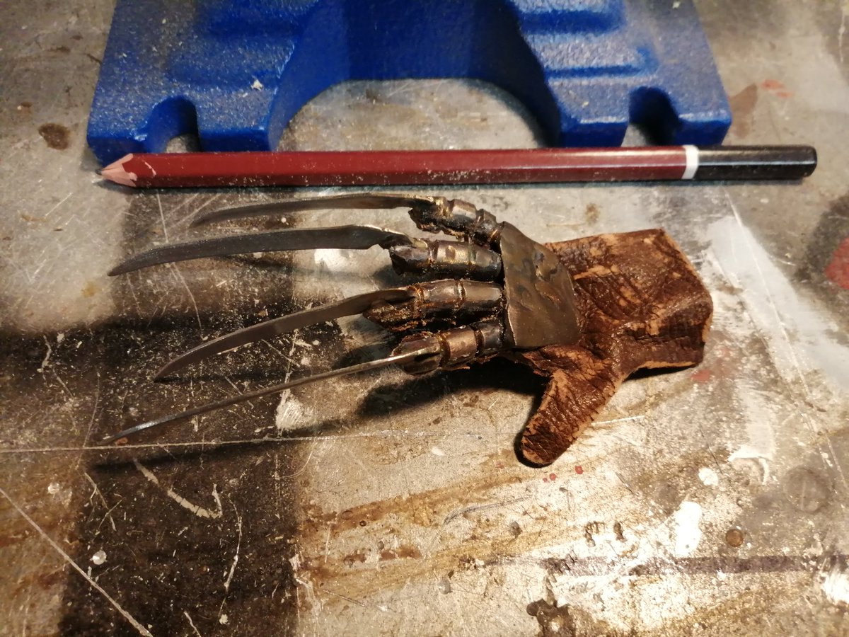 WorkshopMovie's tweet photo. Just finishing the mini Freddy glove and stand. @PromoteHorror @crashpalace https://t.co/NmzovXJtCI