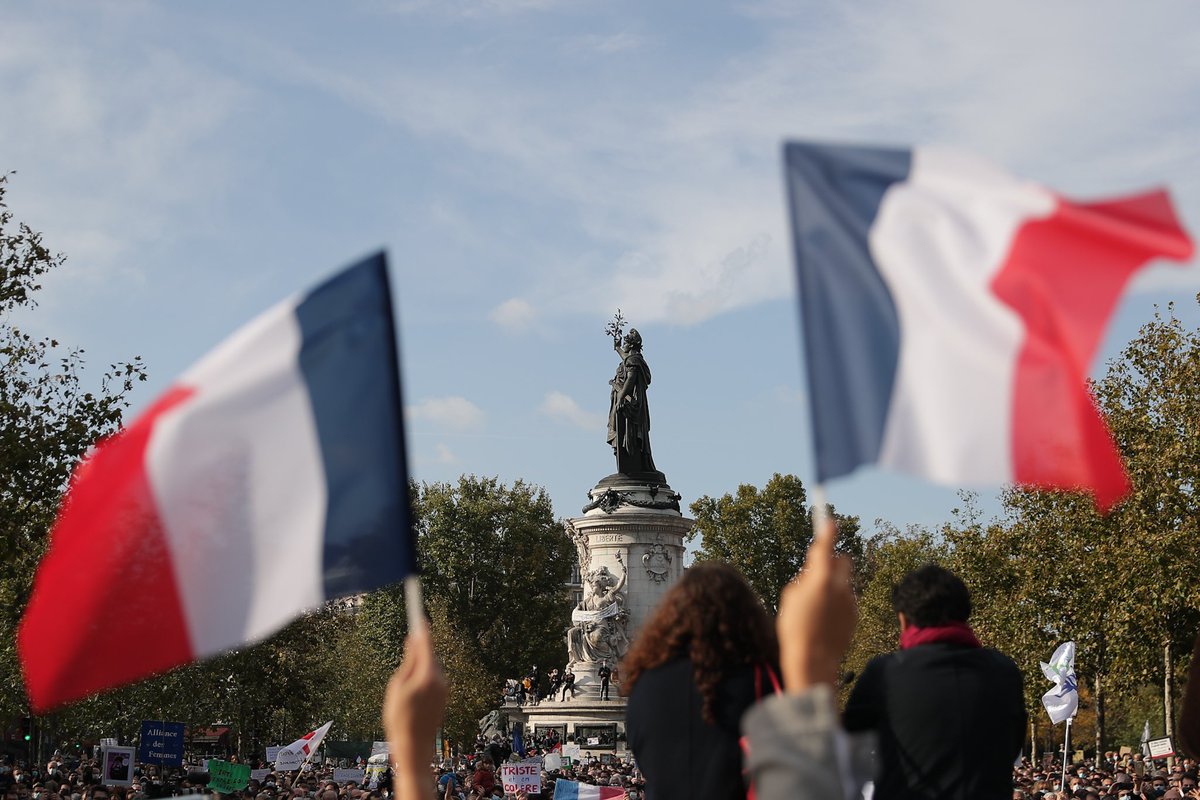 JeanCASTEX's tweet image. Citoyens libres d’une République une, indivisible et solidaire.