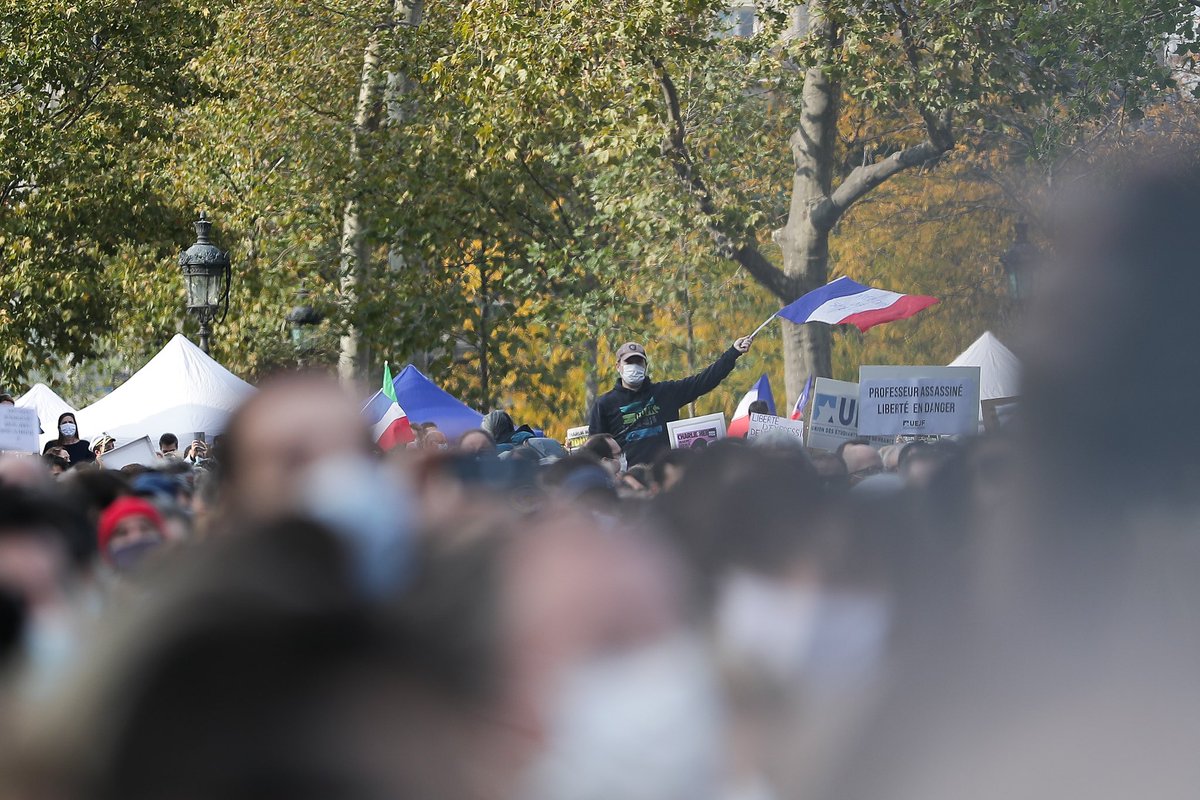 JeanCASTEX's tweet image. Citoyens libres d’une République une, indivisible et solidaire.
