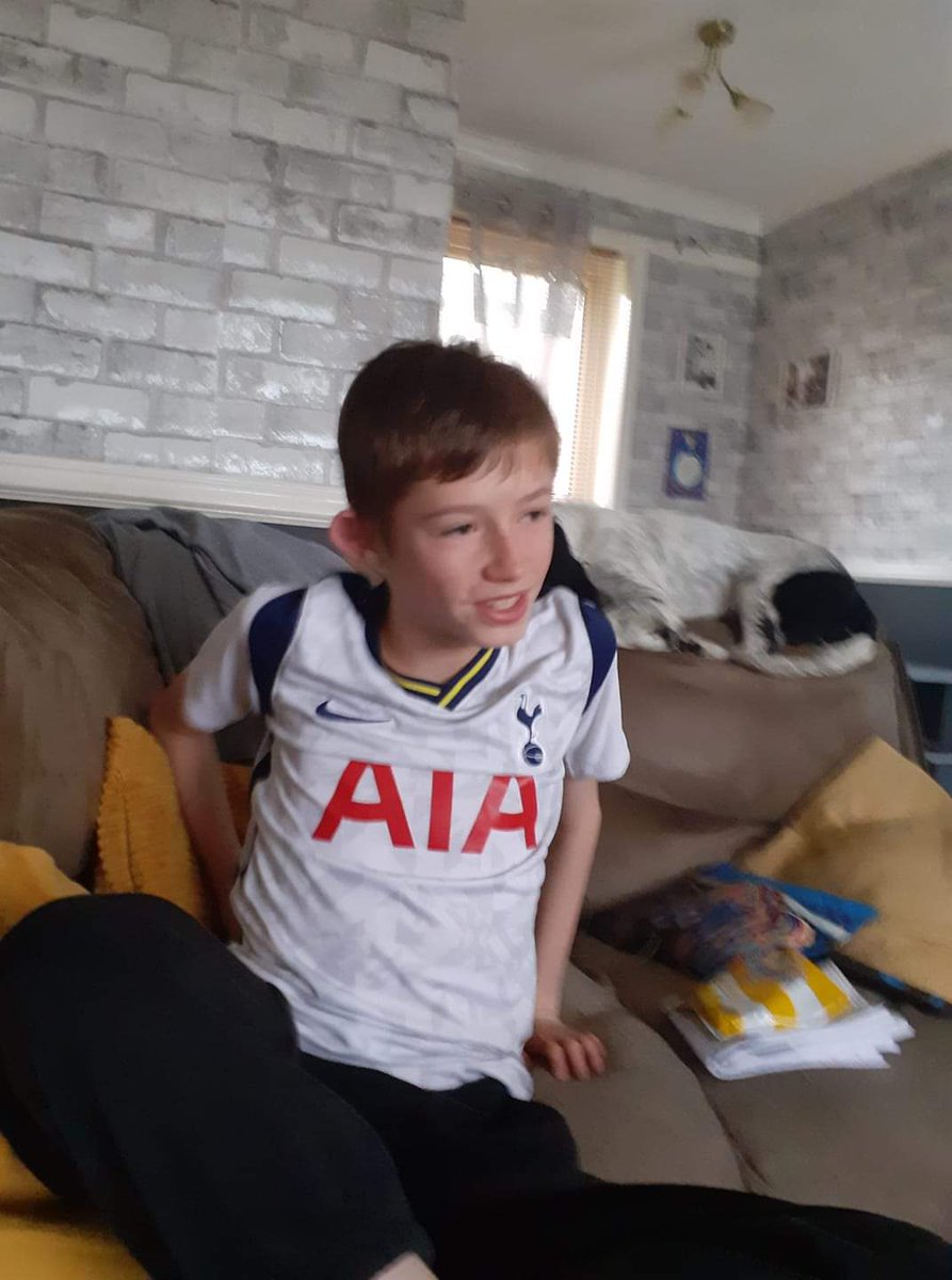 Lesley781's tweet photo. Dale having a part of his make a wish being a virtual for spurs xx his wee face, he so deserves it xx https://t.co/ubg2X9XHLW
