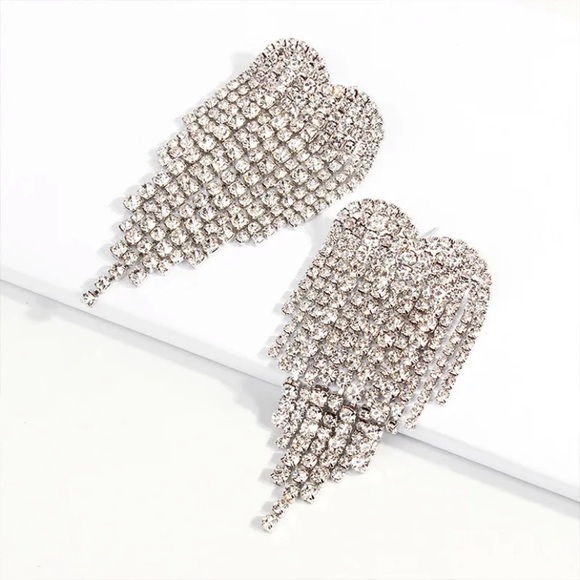 ulandap1's tweet photo. So good I had to share! Check out all the items I'm loving on @Poshmarkapp #poshmark #fashion #style #shopmycloset #timeandtru #boutique: https://t.co/GZWx4t3KI4 https://t.co/EO5k0kEsG8