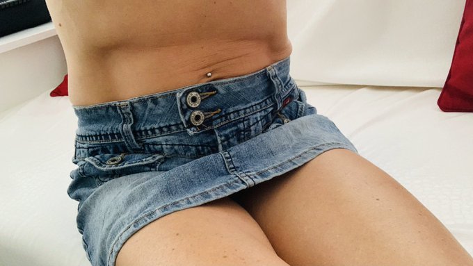 Tight short #skirts to purchase. #Upskirts #miniskirts DM me for info. https://t.co/UECnw1ZWLd<a href="/tag/skirts"class="tags">#skirts</a><a href="/tag/upskirts"class="tags">#Upskirts</a><a href="/tag/miniskirts"class="tags">#miniskirts</a>