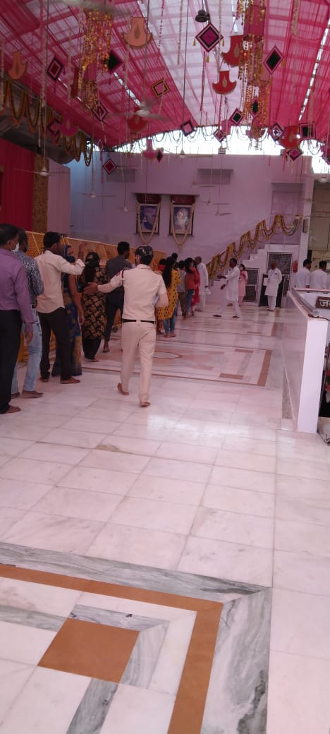 DMCentralDelhi's tweet photo. #Team_DDMA_Central_District at #Jhandewala_Mata_Mandir
#Awereness_campaign, #munadi and #mask_agrah
#COVID19
#Unlock5
#WearMask_StaySafe
#Navratri2020
#festiveseason
@Dilkhush_ias
@brgausingha
@HarishM07710561
@SarhanAhmed15
@msisodia
@MIB_India
@TOIIndiaNews https://t.co/B1qO5lza6M
