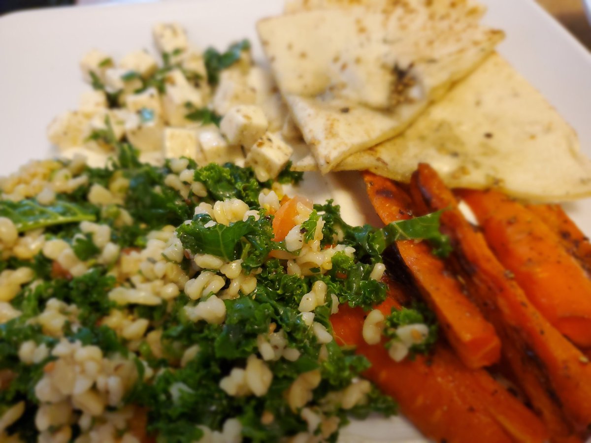 DanaTriasMarion's tweet photo. Picture perfect #VegetableMezzePlatter #KaleTabbouleh #MyGoodFood ๐ https://t.co/O1js9S2xTt