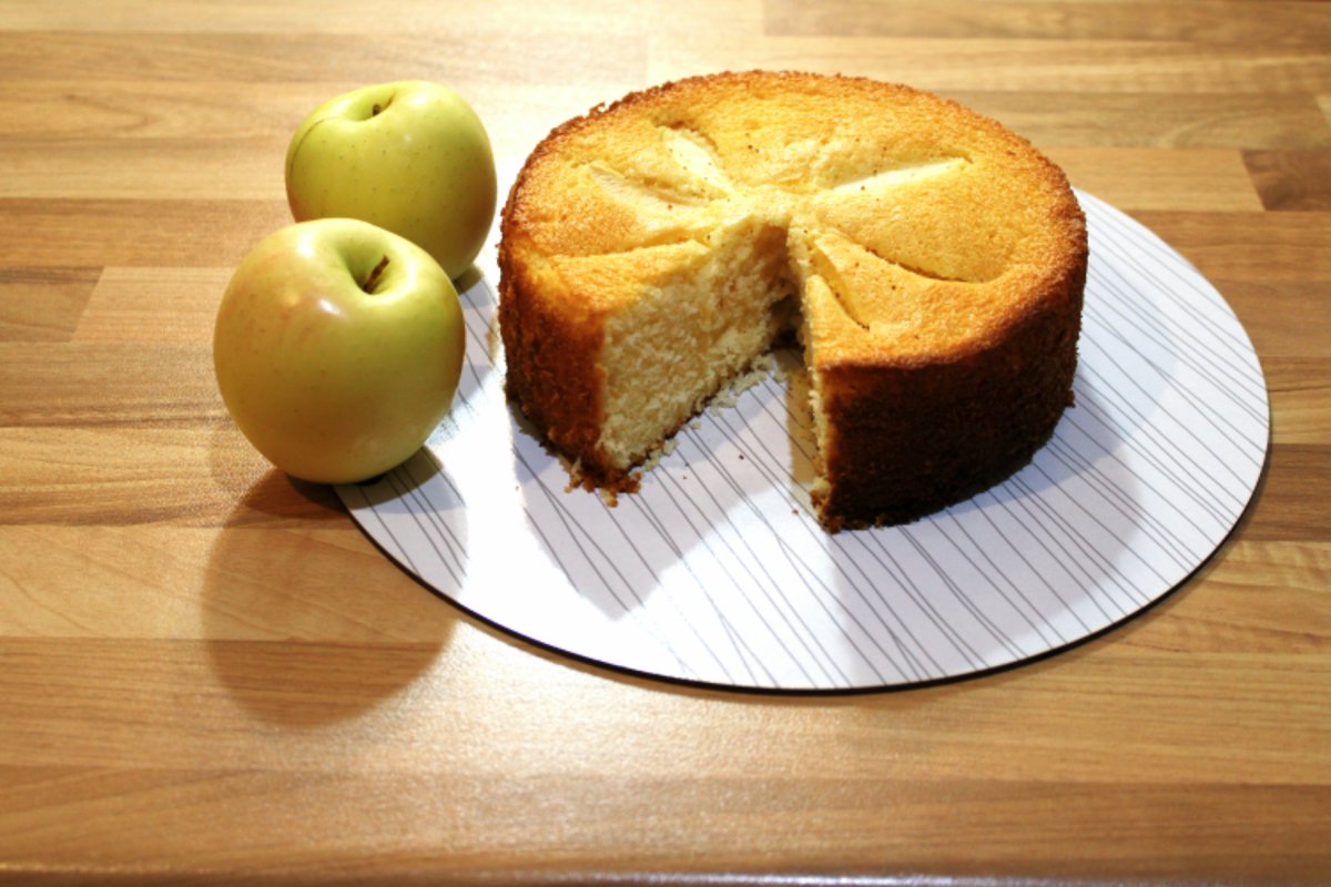BaharKitchen's tweet photo. Apple Cake 🍎 

https://t.co/PZwYfpbqqX
#cake#cakes#apple#cakelife https://t.co/G4cT7tN0Xc