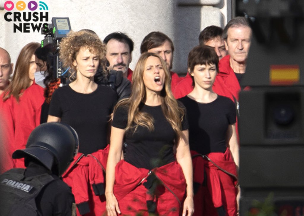 VoRLCDP's tweet photo. Todo el mundo por favor a twittear LISBOA AL MANDO para celebrar que la mejor estará al mando del atraco #LisboaAlMando #Lacasadepapel #Moneyheist https://t.co/nHLzXzN1F0