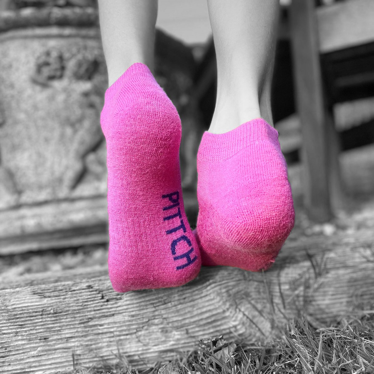 PITTCHsocks's tweet photo. Love your feet...if you crave warm toes merino wool is an amazing natural fibres against your skin. These unisex trainer liners have cushioned soles and arch support and are so comfy....No itch, no smelly feet just warm and breathable...🐏 https://t.co/ujSjbaREUk
