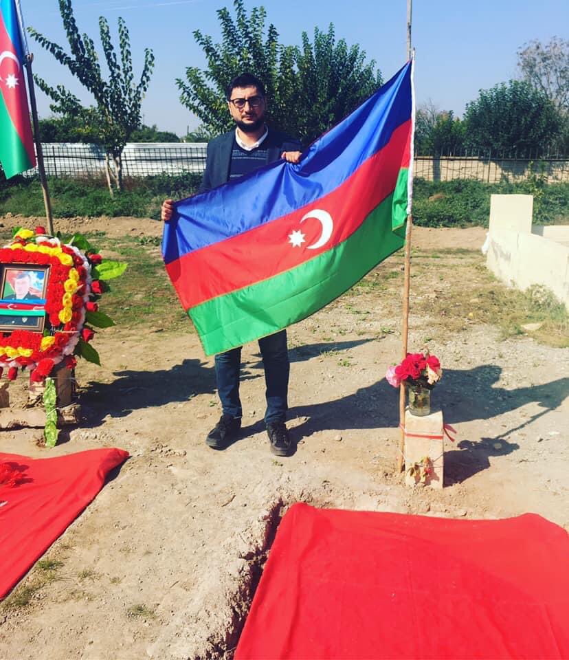 Bu gün gəlib Şəhid dostumuz Səidin Rəşidzadənin məzarını ziarət etdim. Ona şad xəbəri dedim və əminəm ki, uğrunda döyüşdüyü yurdu Füzulinin azadlığına çox sevinib.

Ruhun şad olsun, əziz dost. Qanın yerdə qalmadı, Füzulini əsgər dostların azad etdi. 🇦🇿