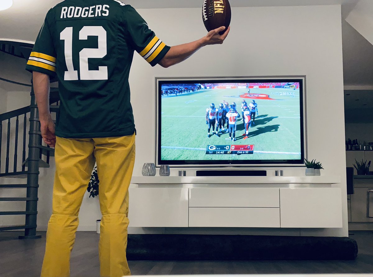 Battle of the Bays... 🧀🟢🟡🏈 Here we go! Das wird ein Fest!!!
#GoPackGo 
#MrYellowPants
#RodgersVsBrady
#GBvsTB
#rannfl
#ranNFLsuechtig 
#rannflsüchtig