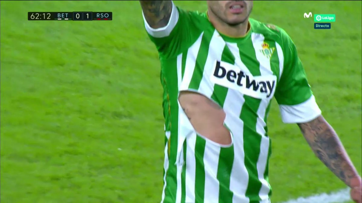alvaritomfs's tweet photo. Esto también es España. ¿No hay afición? No hay críticas y tampoco se tambalea el chiringuito. ¿Alzas la voz? Sanción. Clubes condicionados por ingresos. Y claro, ante esto hay que tragar. En resumen: una golfada lo que le han hecho hoy al Betis. https://t.co/XWAydmSzzf