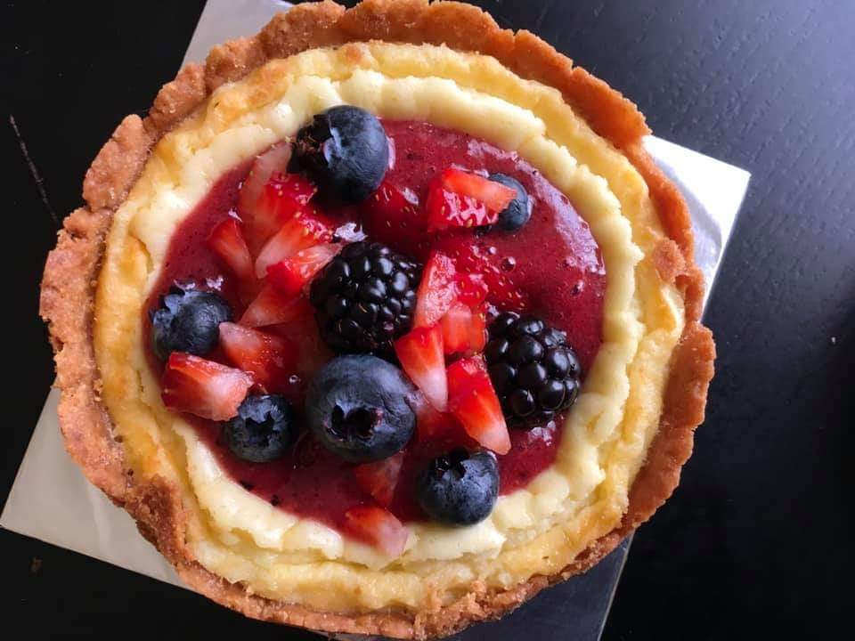 Dulce_Moncada's tweet photo. ¿Ya probaron la #TartaAzul? ¿Y la #TartaAzulgrana?
¿Y si sorprenden a alguien y se la regalan?
Hoy domingo tomo los pedidos de la próxima semana, pidan con tiempo y no se queden con las ganas.
#Modry #Tartas
Informes dm o síganme en IG (@modry_tartas) https://t.co/FEOTli6QIV