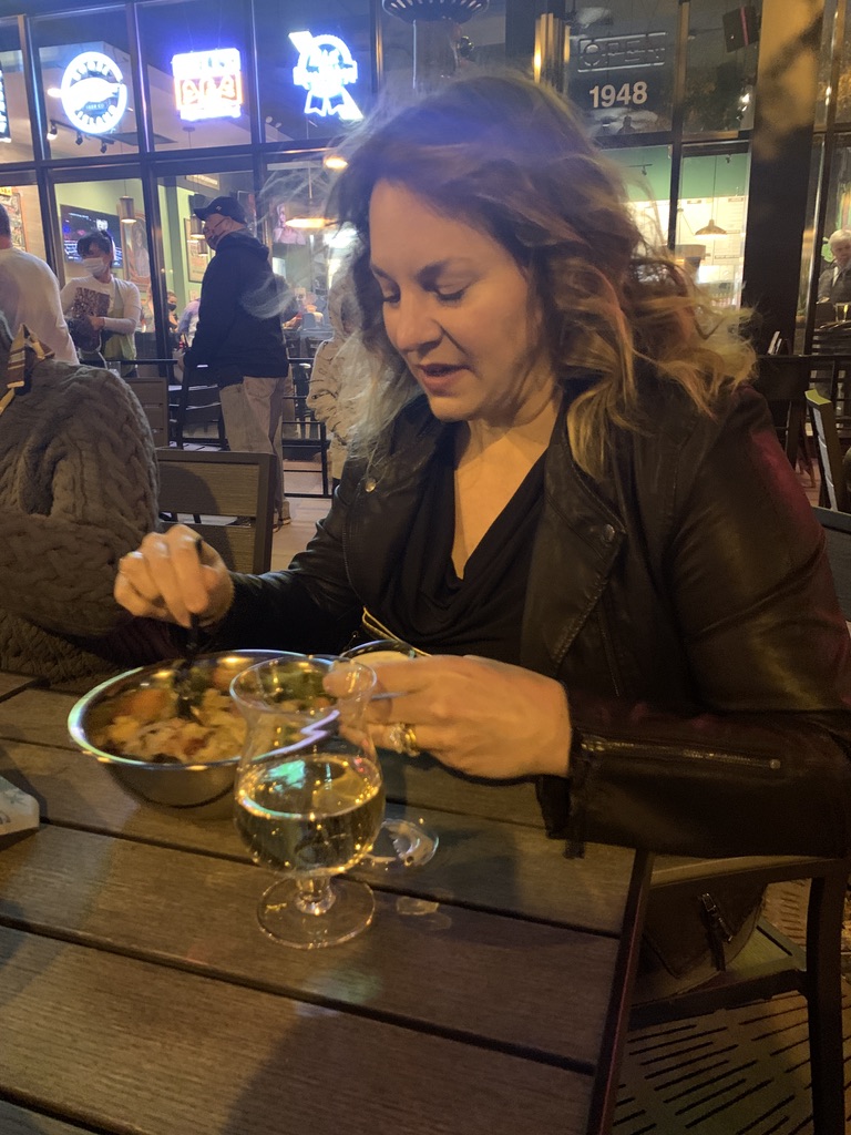 DSmereczynski's tweet photo. Hey #wickerpark, @ChebaHutSubs moved in and is amazing!!! https://t.co/mTkERR4j9j