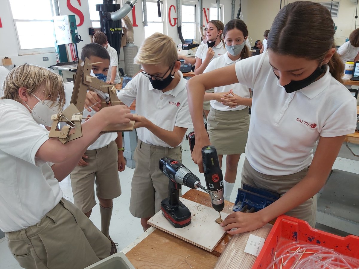 DesignSaltus's tweet image. @DesignSaltus year 8 students making some awesome hydraulic robotic arms! #saltusdesigntechnolgy #stem