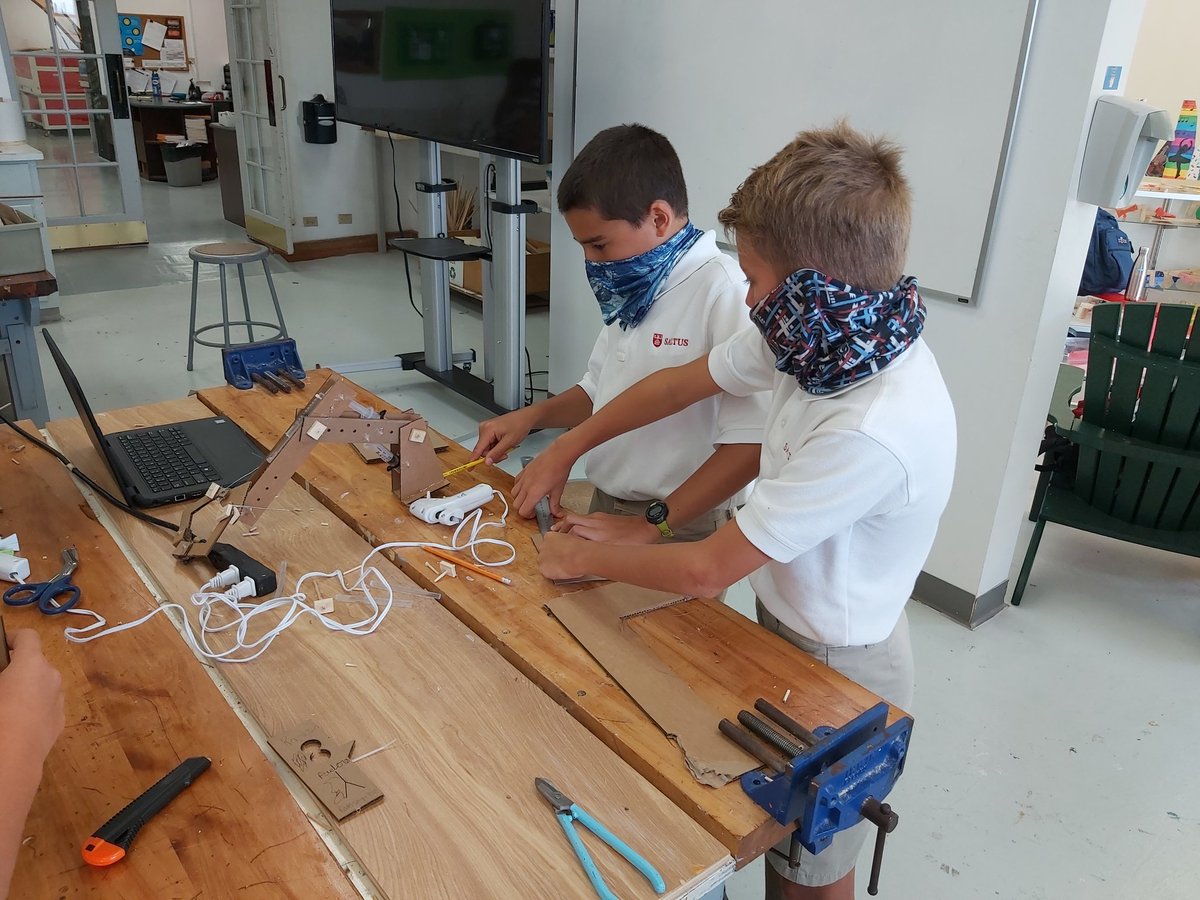 DesignSaltus's tweet image. @DesignSaltus year 8 students making some awesome hydraulic robotic arms! #saltusdesigntechnolgy #stem