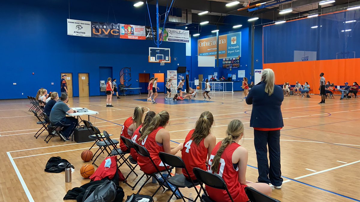 Shoutout to the Lady Cougars (Red) bench! 
The energy from this bench is amazing! No matter who is in the game they are always cheering for their teammates and staying involved in this game.
@RISEreport #RISELeague