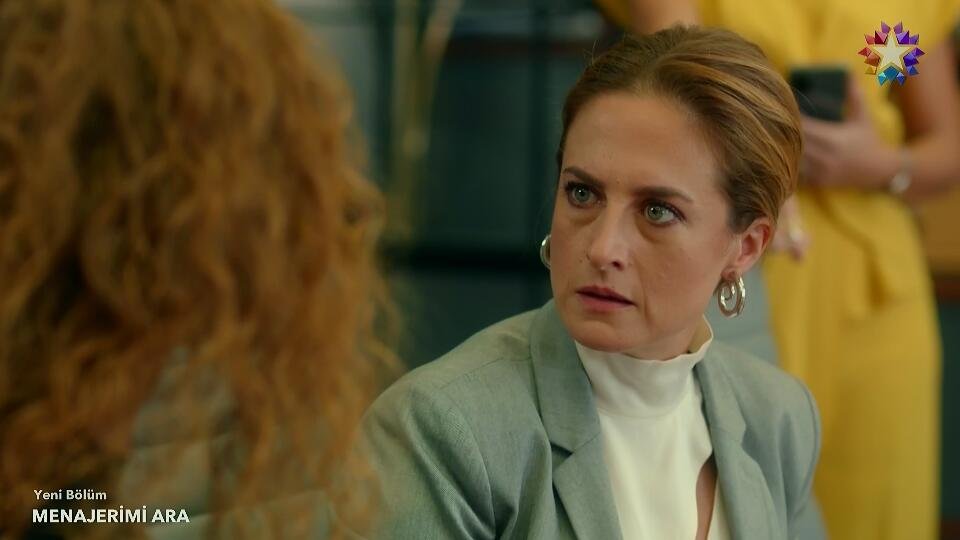 Menajerimi Ara: Beren'in Yolu'nu izledik.
Kafasına koysun Barış'ı sevgilisi yapsın, kafasına koysun Dicle'yi bir görselle mahvetsin... 
Bu 'başrollü' dizi beni sıktı yalnız.
Ah Dicle...
Emeklere sağlık. #MenajerimiAraPazar