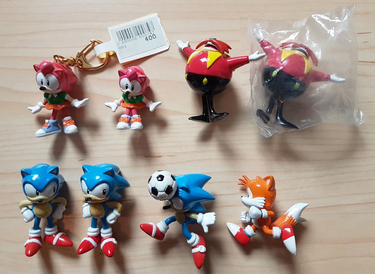 Ghostiees's tweet photo. I’m overwhelmed by all the positive responses on my Japanese Sonic statues! So, I thought I could show what the small PVC versions look like! (1/2)

#SonictheHedgehog #SonicFigure #Soniccollection #Sonicmerchandise #Sonicmemorabilia #Soniccollector https://t.co/BQC4O7VGF2
