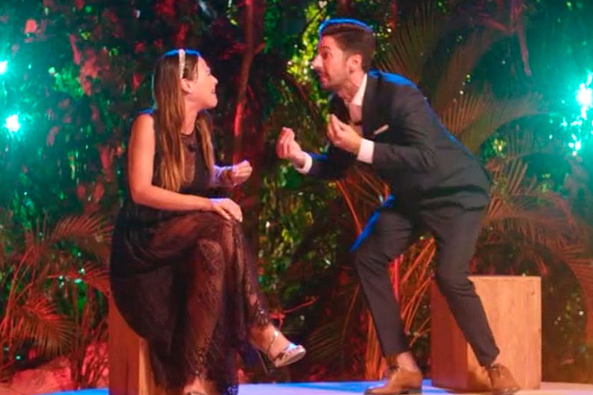 ChemaTrueba's tweet photo. -Lester, que bien peinado estás siempre 
-Es por la laca, Marta 
-Que laca es?
-Laca GASTE! Me oyes? LACA GASTE!!
#LaIslaDeLasTentaciones8 https://t.co/87TtpyHOHT