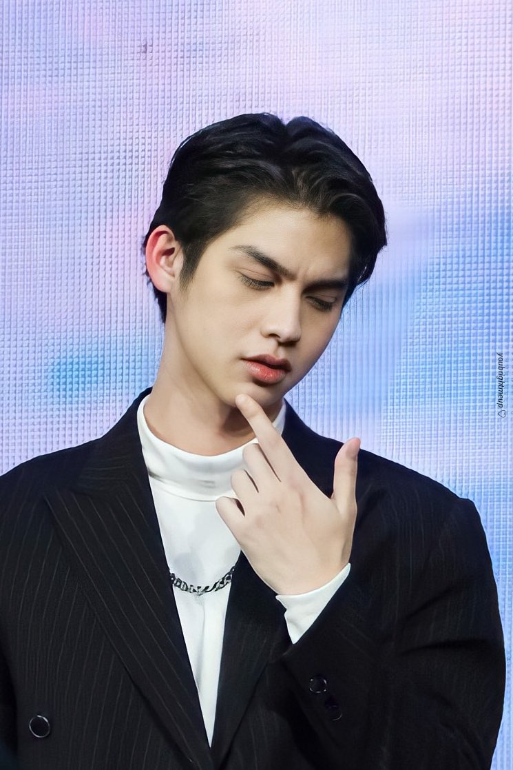 winvachira's tweet photo. ๐ต๐ฒ ๐ธ๐ป๐ผ๐๐ ๐๐ต๐ฎ๐ ๐ต๐ฒ ๐น๐ผ๐ผ๐ธ๐ ๐ด๐ผ๐ผ๐ฑ. โจ
ยฉ @bbrightvc
#brightwin #bbrightvc #winmetawin #2getherTheSeries #Still2gether #SARAWATINE #tine #sarawat #MissingBrightSoMuch #MissingWinSoMuch #bl #boyslove #gmmtv https://t.co/POiPU41RE9