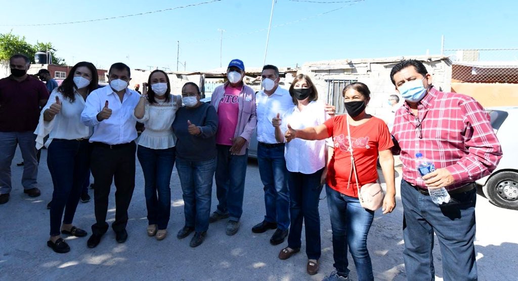 alitomorenoc's tweet photo. Ahora estoy con nuestra candidata @OliviaMtzLeyva acompañándola a emitir su voto. ¡En #Coahuila hoy gana el PRI! 👊🏼🇲🇽 https://t.co/rHJj2D1de0
