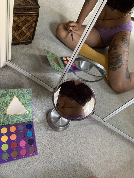 The best way to start the day is with sparkly eyelids https://t.co/xIZhCfFrDO<a href="/tag/newprofilepic"class="tags"><span>#newprofilepic</span></a>