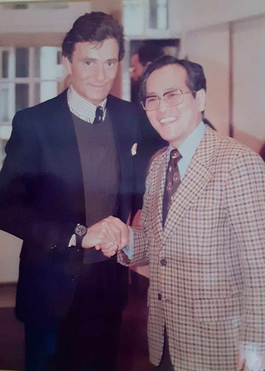 zeroproject_in's tweet photo. ヴィダル・サスーン氏

と一緒に写る、ゼロ・プロジェクト・インターナショナル代表 大野 芳男氏

撮影時のエピソードはこちら
ゼロ・プロジェクト・インターナショナル facebook
https://t.co/i5eX2BdeQ8

#yoshioohno #vidalsassoon #sassoon 
#ヴィダルサスーン #サスーン https://t.co/zQrNvk4MoC