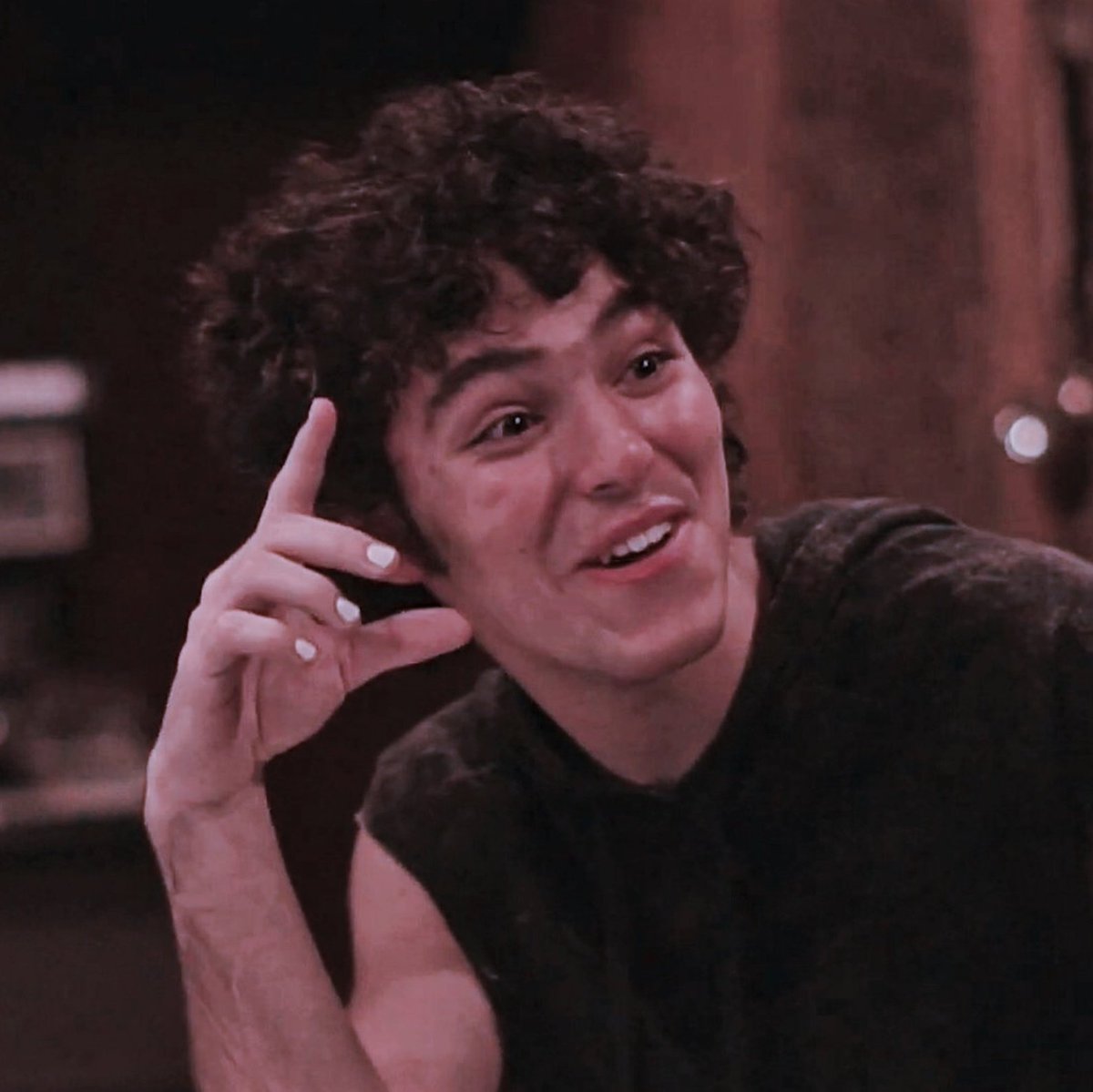 gresslight's tweet image. La mejor secuencia es Joaquín reaccionando a la canción que sería el primer capítulo de su ep 

BLACKVERSARY