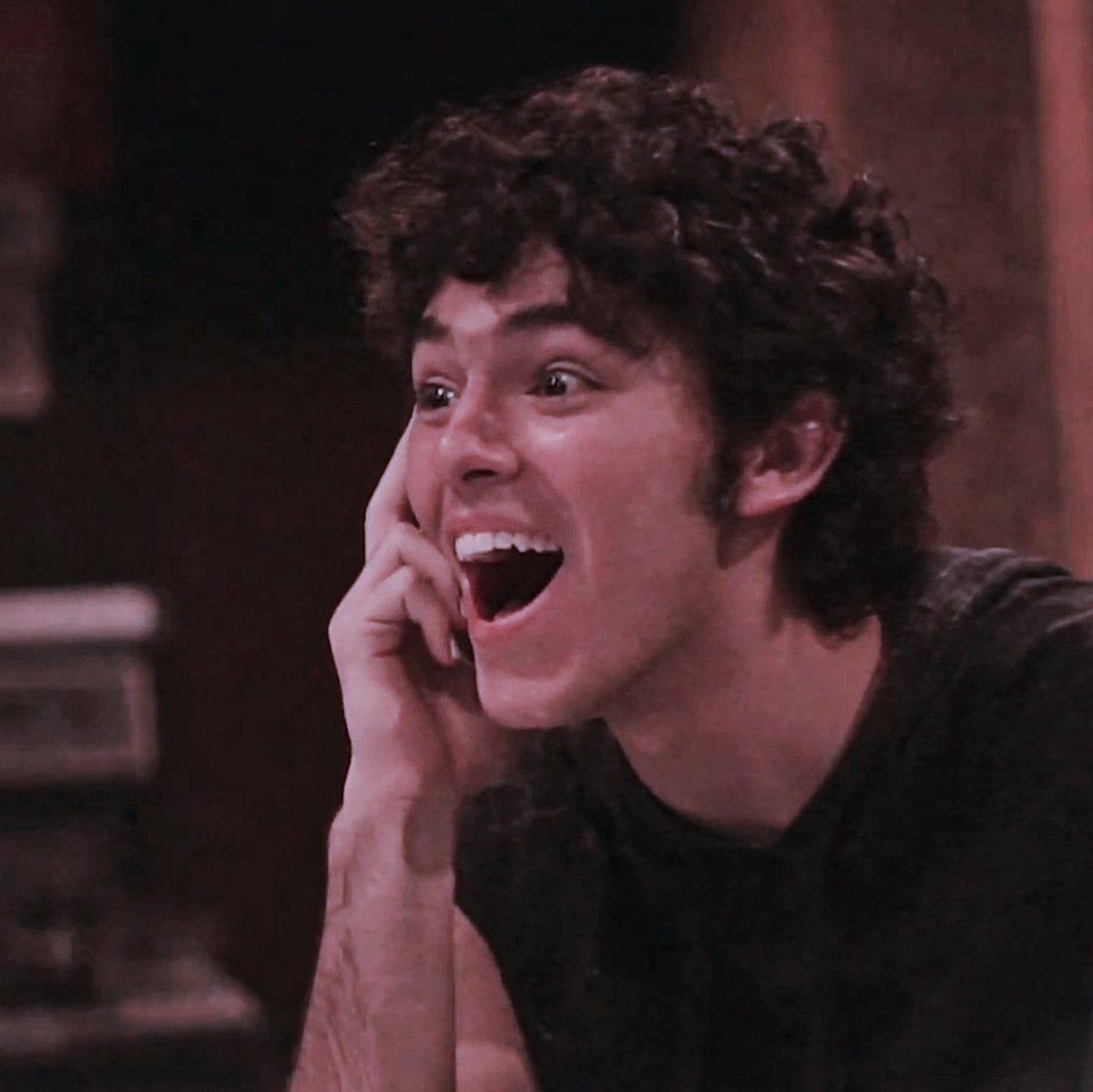 gresslight's tweet image. La mejor secuencia es Joaquín reaccionando a la canción que sería el primer capítulo de su ep 

BLACKVERSARY