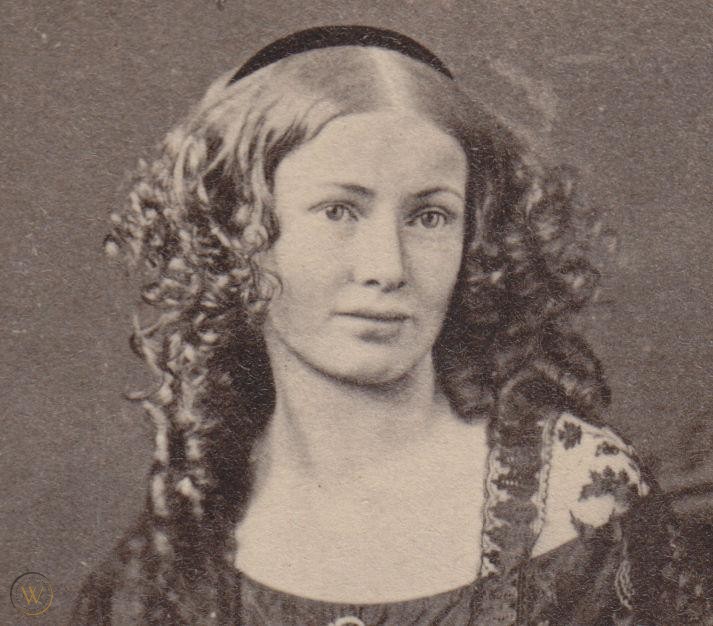 The most popular trance lecturer prior to the American Civil War was Cora L. V. Scott. Young and beautiful, her appearance on stage fascinated men.