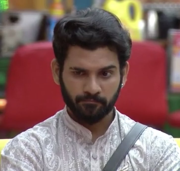 vamccrishnaa's tweet photo. Did any contestant who came out say good about #akhilsarthak till date on stage???
I don't remember....
Eroju #KumarSai adi mistake chesthunnav correct chesko annattu cheppadu
But this Gulabi Govind told gelichi nuvu bayata unnav🤮🤮👎🏻👎🏻with this expression
#BiggBossTelugu4 https://t.co/SdM76N83Bi