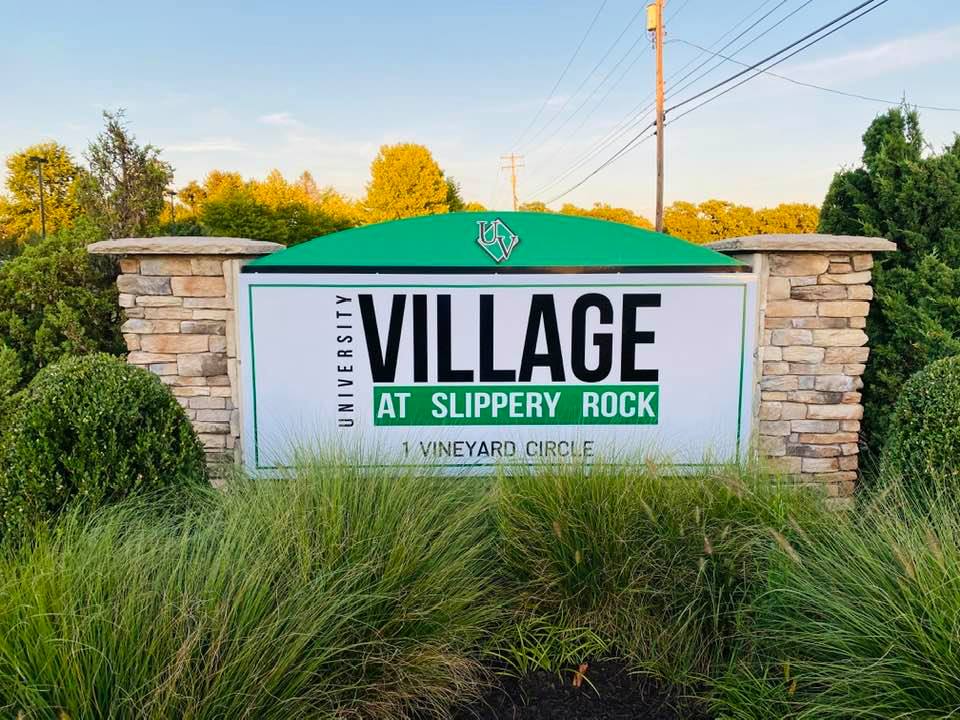 MrSign_PGH's tweet image. The Village at Slippery Rock got a new monument sign, and the best part is - it lights up!

#LightedSign #IlluminatedSign #SlipperyRock #SRU #MrSign #PittsburghPA #PittsburghSigns

mrsignpittsburgh.com/products.cfm?s…