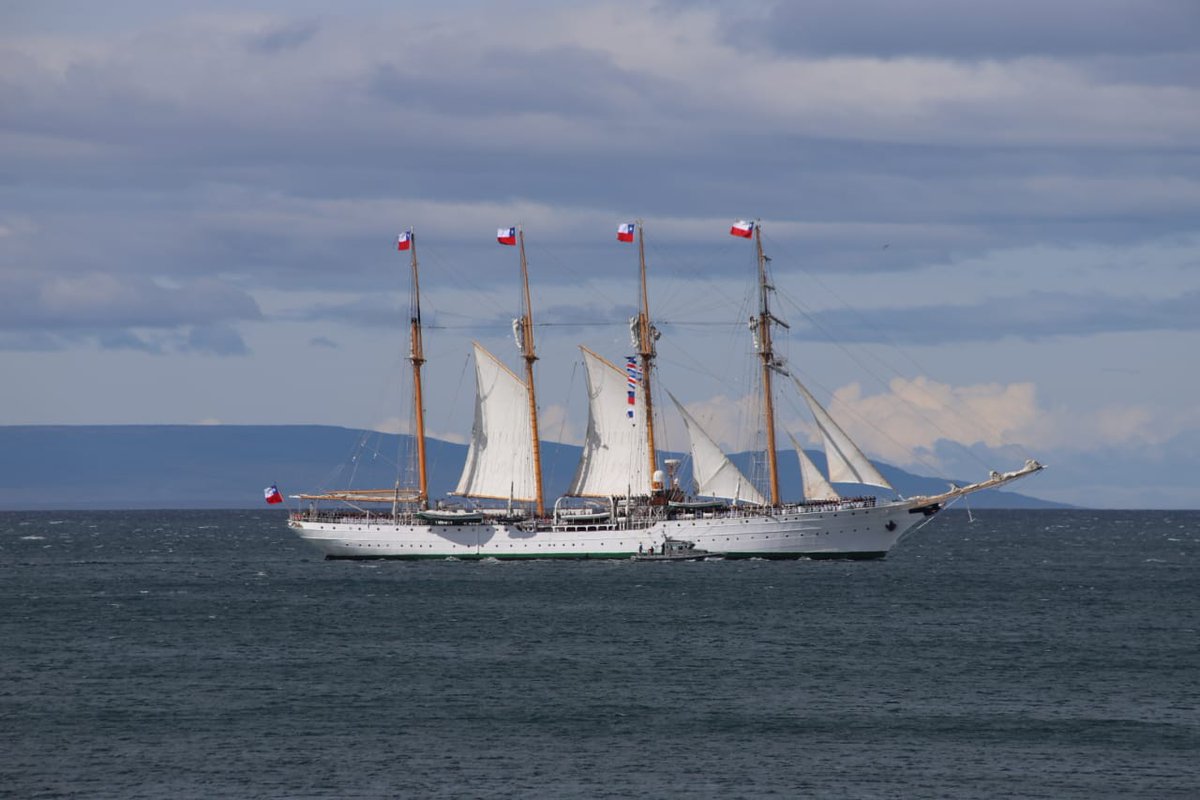 PAMEALE32's tweet photo. Nuestra Dama Blanca navegando por el Estrecho de Magallanes #500AnosEstrechoDeMagallanes @Armada_Chile https://t.co/NvRWnjavcX
