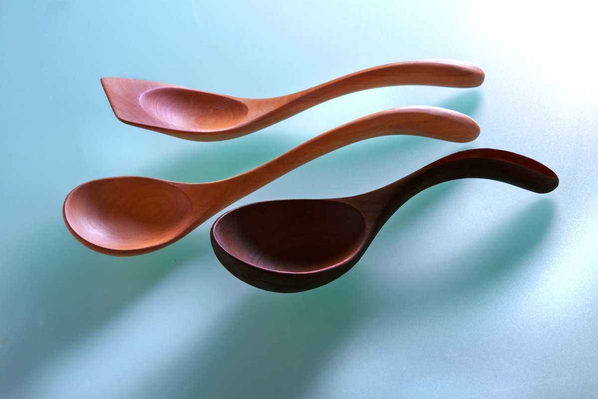 AmHandcrafted's tweet photo. Serve food in style with these wooden ladles from Jonathan Simons of @jonathanspoons. Made from cherry wood, band sawn, drum sanded, and finished in light mineral oil, these spoons make a great kitchen accessory.

#AmericanHandcrafted #jonathanspoon #finefood #cleanwood https://t.co/ZdM8ExHjpa