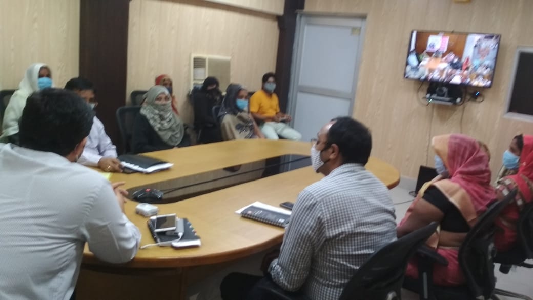 BahraichDpro's tweet photo. माननीय मुख्यमंत्री योगी आदित्यनाथ जी द्वारा महिलाओं एवं बालिकाओं की सुरक्षा, सम्मान एवं स्वावलम्बन के लिए विशेष जागरूकता अभियान संचालित किये जाने के सम्बन्ध में ।
@myogiadityanath 
@myogioffice
@CMOfficeUP @Bhupendraupbjp 
@uppanchayatiraj https://t.co/y1Pb9BRZoE