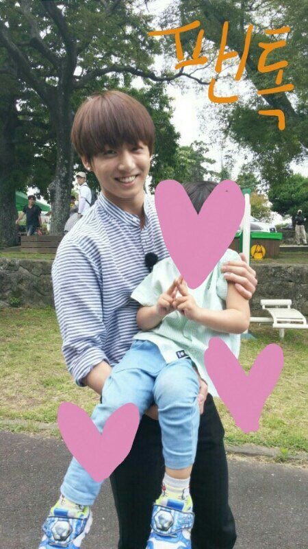 THERE IS SOMETHING ABOUT TAE WITH BABIES THAT GETS ME EVERYTIME IAM IN SHAMBLES RN IAM SO SADDDDD