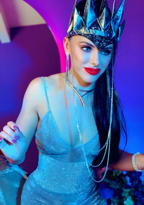 3 pic. ? Queen Rivanna wants you to check out her LIVE show posted for #free on https://t.co/swxOph2QHn