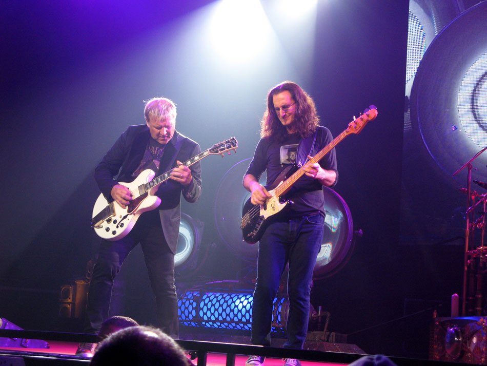 planet_queen_'s tweet photo. Geddy and Alex ❤️ #RushFamily #Rush #GeddyLee #AlexLifeson #NeilPeart https://t.co/mzNzHm0Yx8