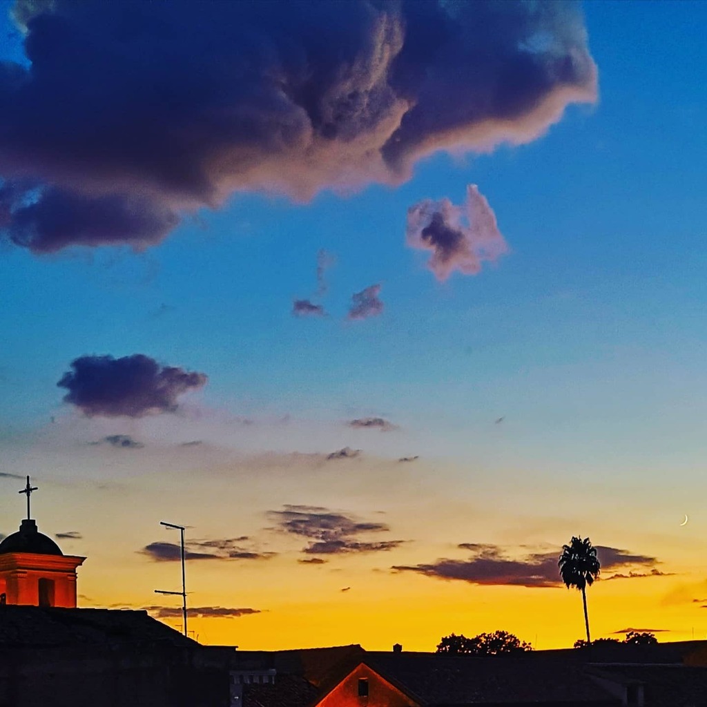I tramonti d'autunno 🥰🍂🍁
.
.
.
.
.
#sunset_pics #sunset_today #sunset_love #autumnsunset #autumnvibes #autumn #sunsetlover #sunset_ig #casagiove #campania #homesweethome #homesweethome❤️ #tramonto #tramonti_italiani #tramonti #colors #colorsofnature #consapienza