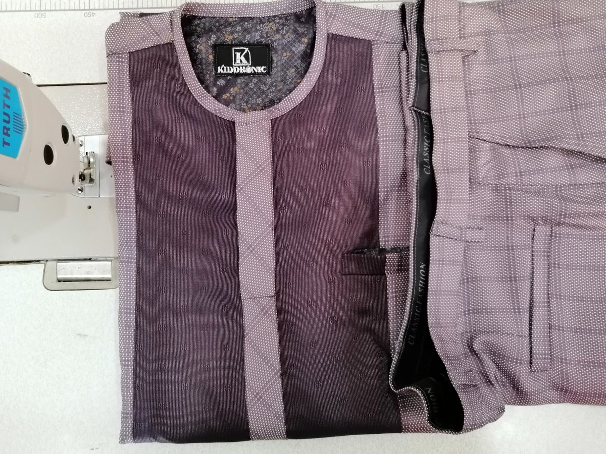 kiddronic's tweet photo. The simplicity of native attires https://t.co/72RpyXCvgJ