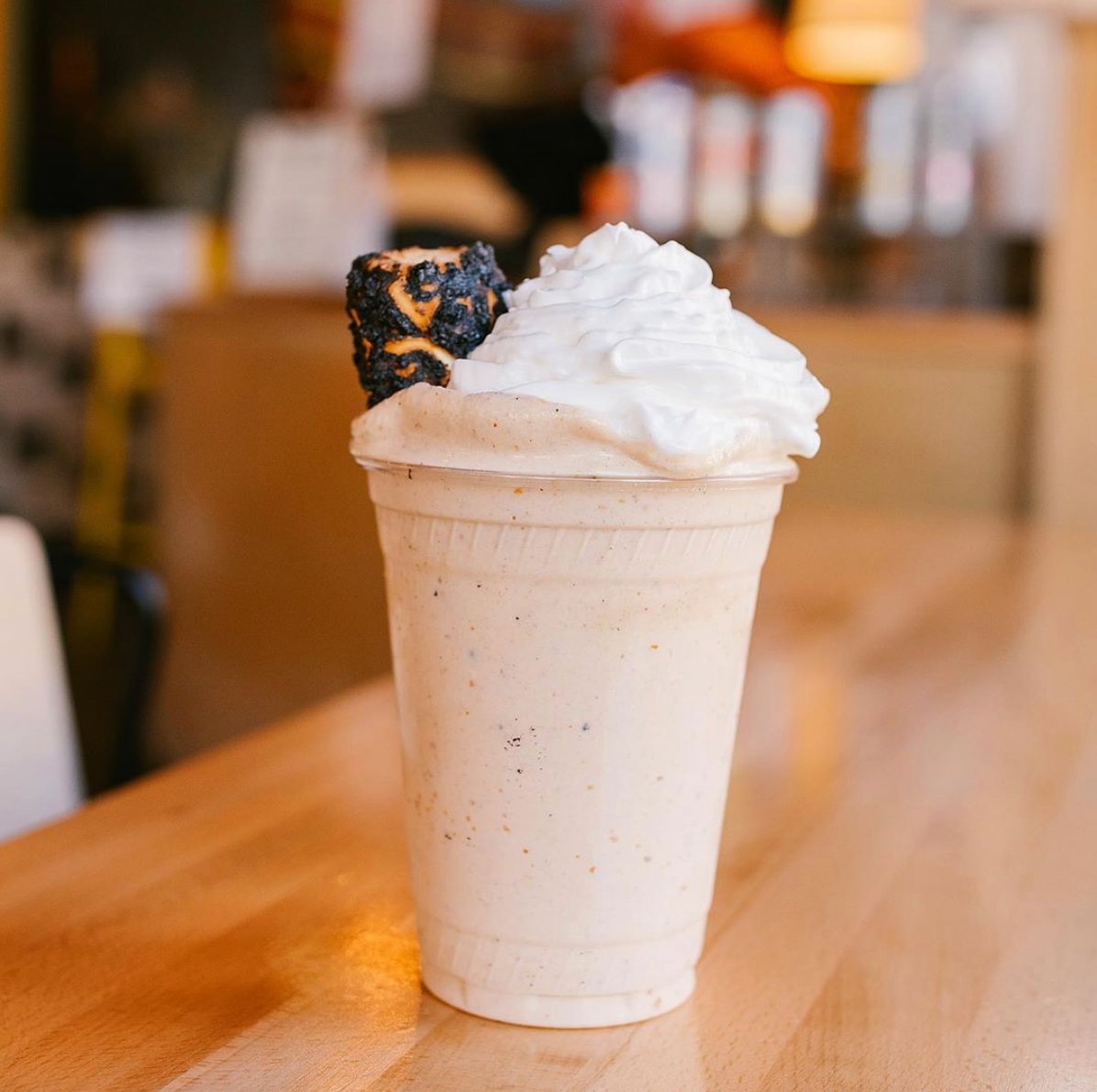 atthegatewayslc's tweet photo. Treat yourself with a pumpkin pie shake and a burger from Chedda Burgerโ #atthegateway! They're open today from 12 - 8pm. ๐โ #fallfavs โ https://t.co/HGAj7f1opv