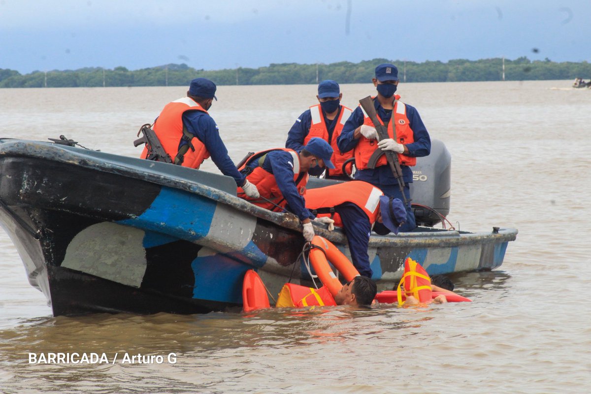 radiozinica's tweet photo. En celebración del 41 aniversario del MIGOB, la dirección general de Bomberos realizó un ejercicio de rescate acuático en la Bahía de Bluefields, Costa Caribe Sur
#InsurreccionDeLaEsperanza
#PatriaLibrePuroCorazon
#PLOMO19
#EnVictoriosaEsperanza
#UnidosEnVictorias https://t.co/SoljeExhNE