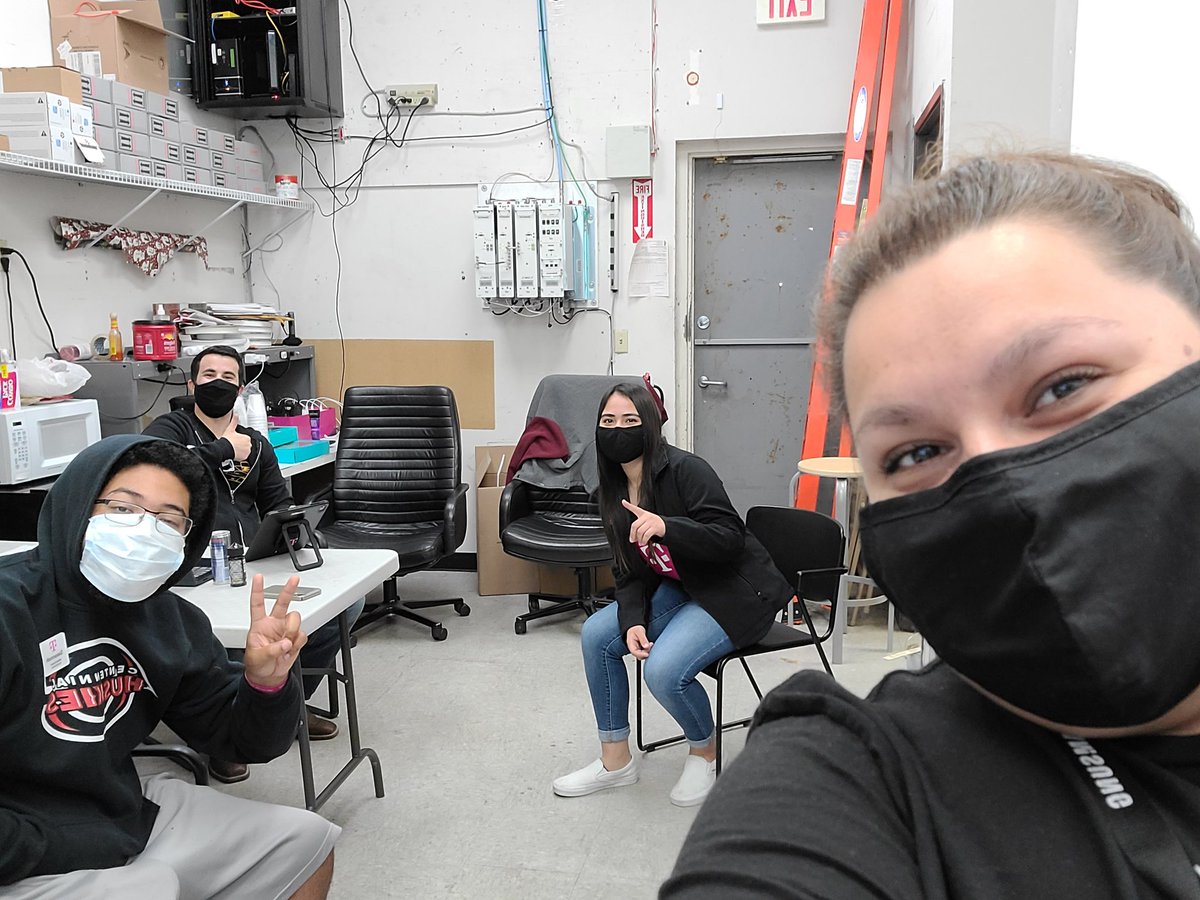MonaAlvarado512's tweet photo. #iLoveTMobile #5GSweetSpot #trainedUP Sunday morning celebration was amazing. Two stores combined and our DM was here to filter questions. We are ready at Luis Henna and Gtown HEB locations. @TMobileGear https://t.co/BTMRYWI64W