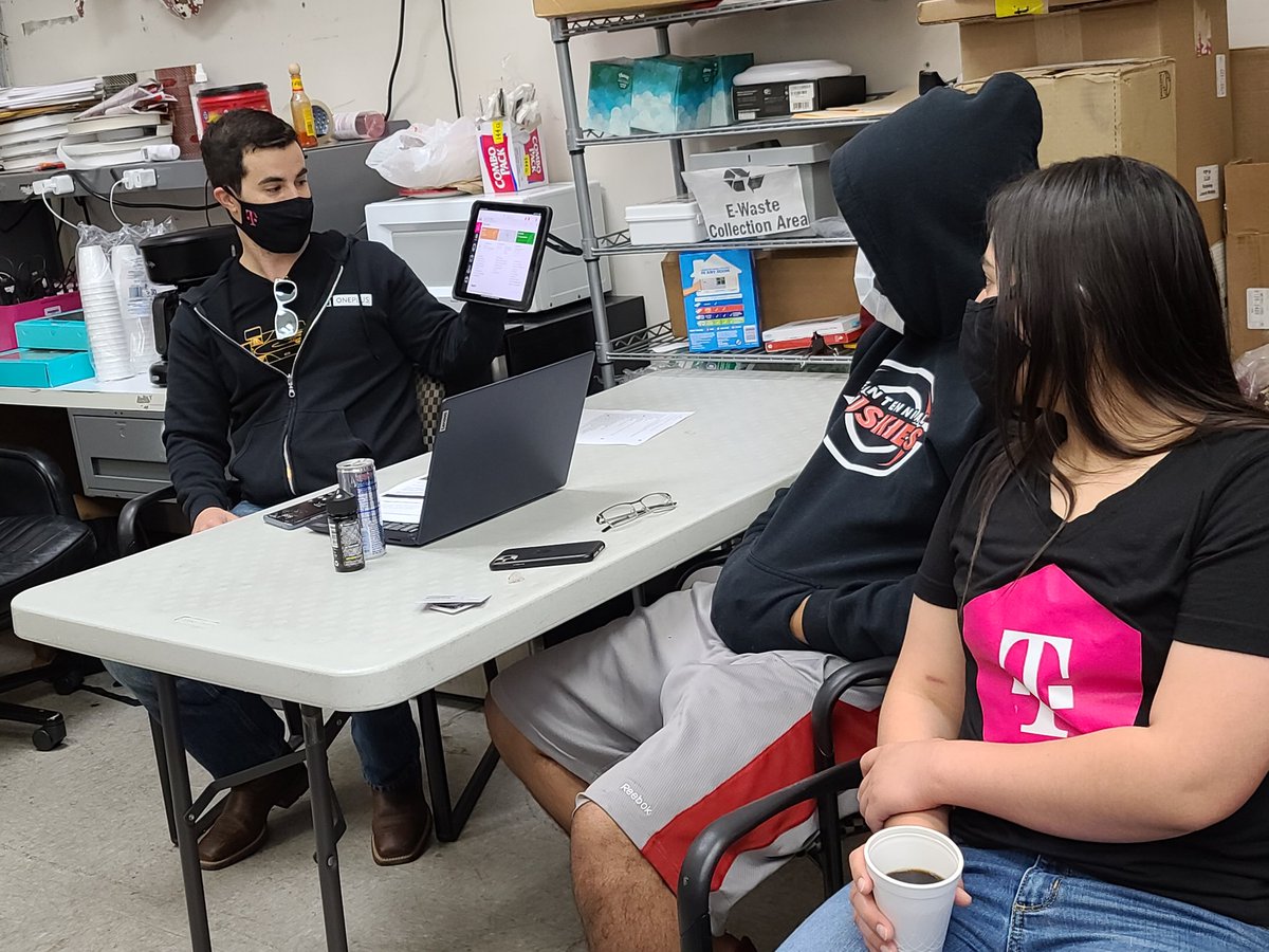 MonaAlvarado512's tweet photo. #iLoveTMobile #5GSweetSpot #trainedUP Sunday morning celebration was amazing. Two stores combined and our DM was here to filter questions. We are ready at Luis Henna and Gtown HEB locations. @TMobileGear https://t.co/BTMRYWI64W