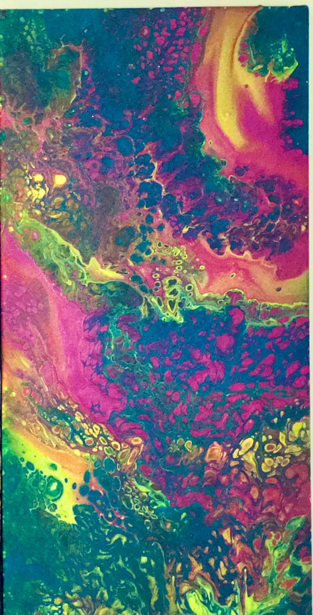 taruche's tweet photo. There is nothing like playing with colour. #ArtistOnTwitter #fluidart #brightcolours #colourontwitter #colouringtwitter #arteza #acrylicpainting #art #artist #pourpainting https://t.co/StjtM4f2uO