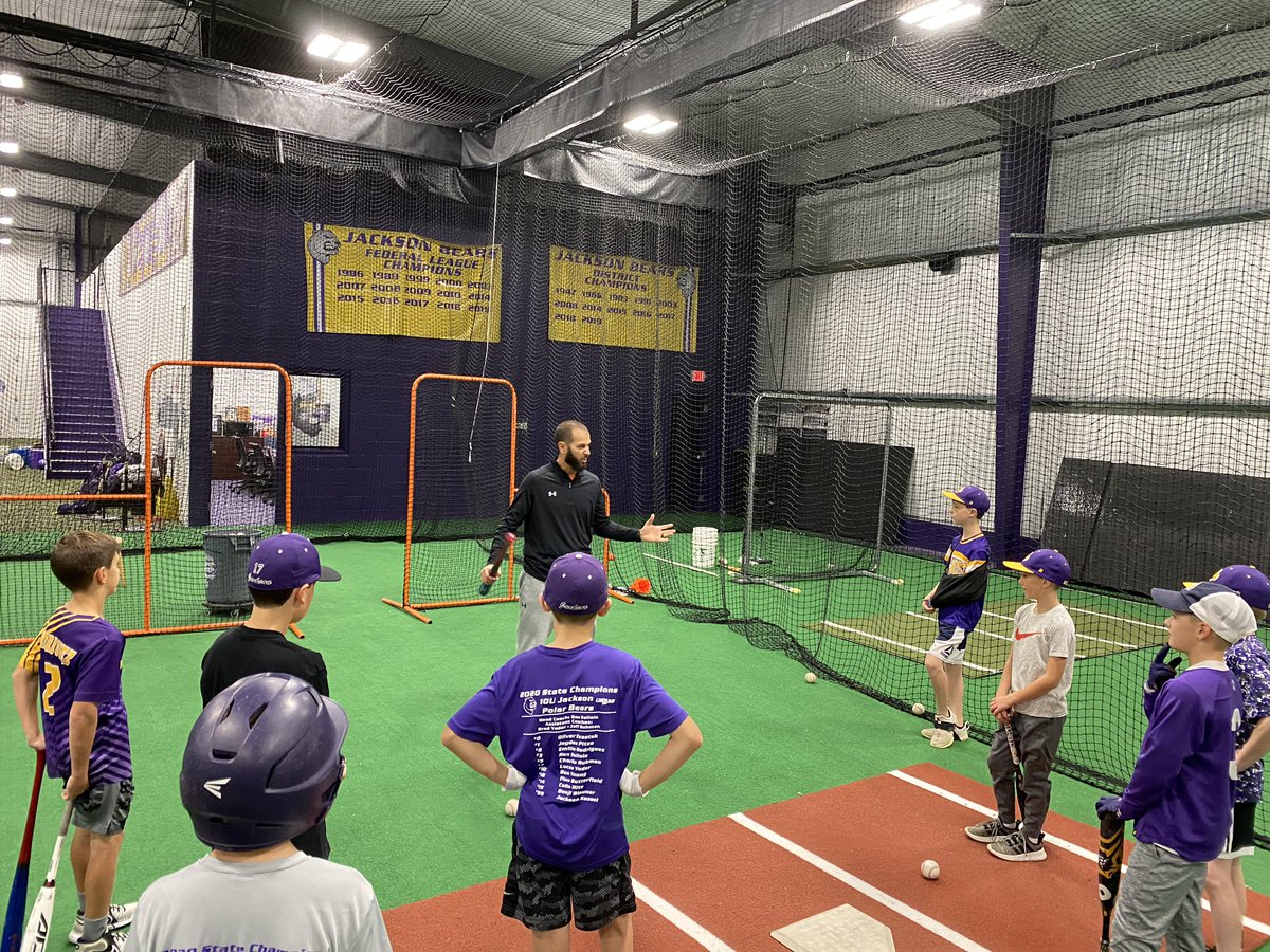 2028JaxBears's tweet photo. Another Sunday and another solid session with the boys. Coach @DpRod2 taking about the 2 strike approach! #workwhileUwait #letsEat @angrybeartravel @JHSbaseball2014 https://t.co/kVE6dWZOWV