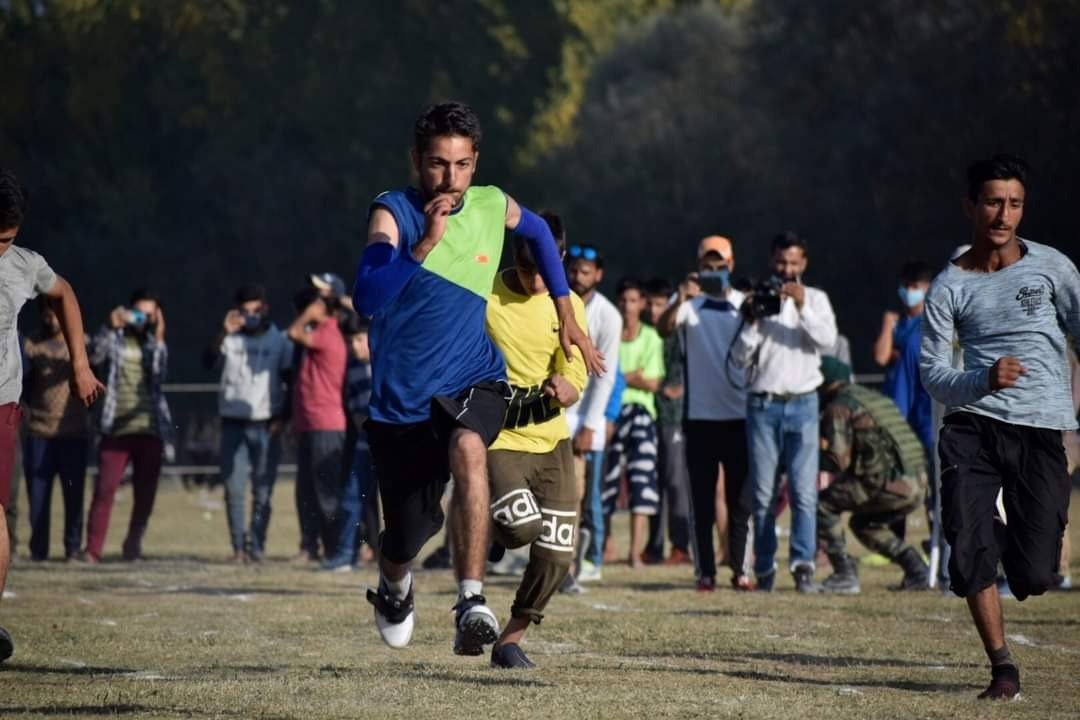 Three days long 'ZANGAIR SPORTS CARNIVAL' organised under stewardship of  #Sopore Rashtriya Rifle Battalion of Kilo force, successfully culminated on 18 Oct at Hathlangoo Sports Ground #NayaKashmir  #Kashmir  #IndianArmy (1/7)