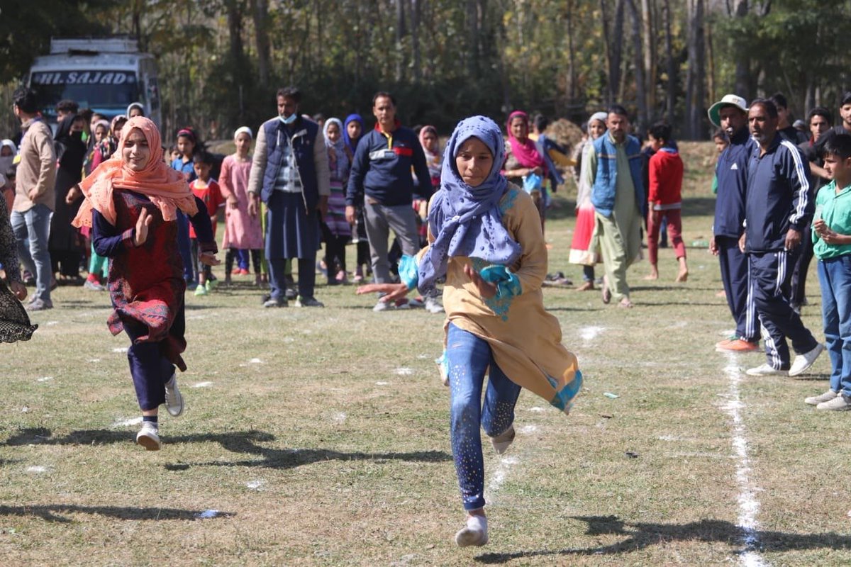 The Sports event was a mega success witnessing unprecedented participation of more than 1200 local  #youths in total 12 disciplines & saw footfall of approximately 1500 spectators rendering the venue Jam packed. #Kashmir  #KashmirRejectsTerrorism (3/7)