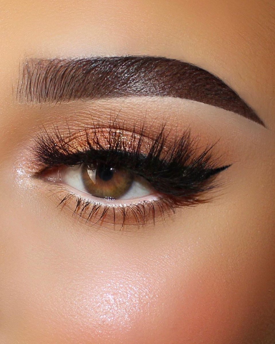 SigmaBeauty's tweet photo. Holiday look inspo! ⭐ Comment below if you would rock this Rendezvous eyeshadow look by @sarandaprapanik
Shop this must-have palette for the holiday season featuring our #sigmaclean, cruelty-free + vegan eyeshadow formula. https://t.co/YvtYEj9mJB https://t.co/qo5WjbrDON